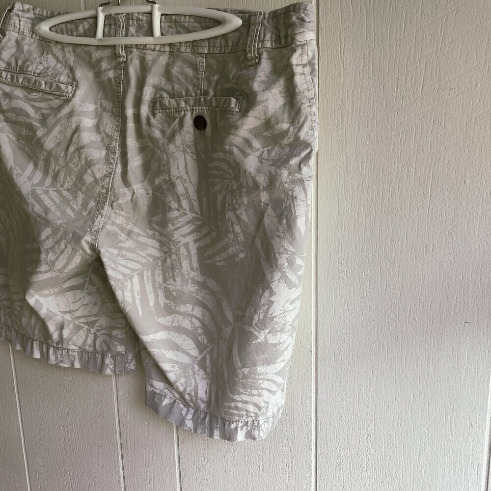 Aeropostale Camoflage Shorts in light khaki cotton, Mens Sz 34.